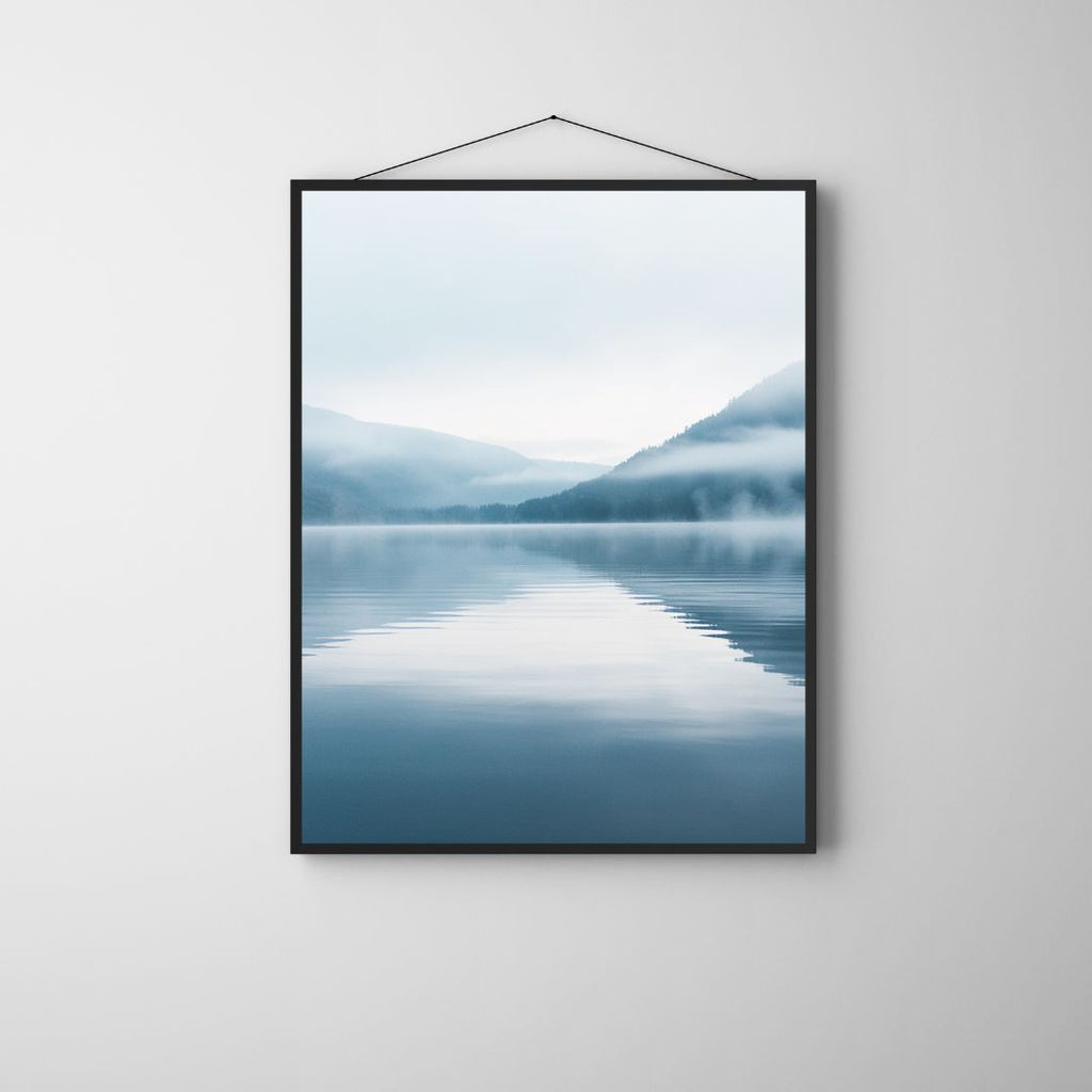 Väggkonst med Morning Shore Mist naturmotiv från Nordanio på vit bakgrund, perfekt för inredning och väggdekoration.