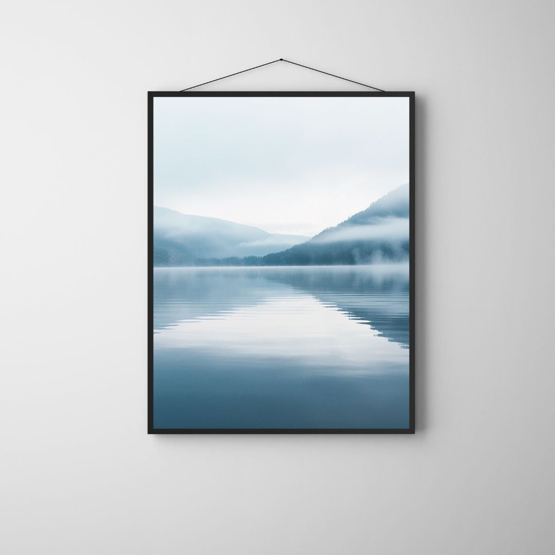 Väggkonst med Morning Shore Mist naturmotiv från Nordanio på vit bakgrund, perfekt för inredning och väggdekoration.