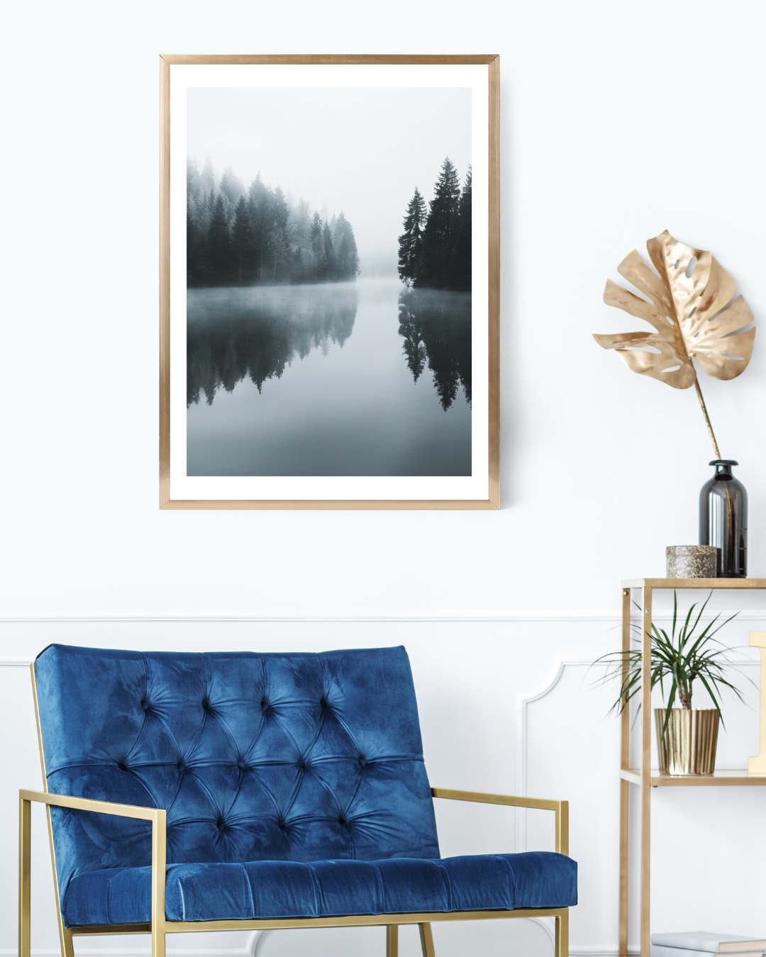 Väggposter med silhuetter av sjölandskap i vitt och blått från Nordanio, minimalistisk naturposter för väggdekor.