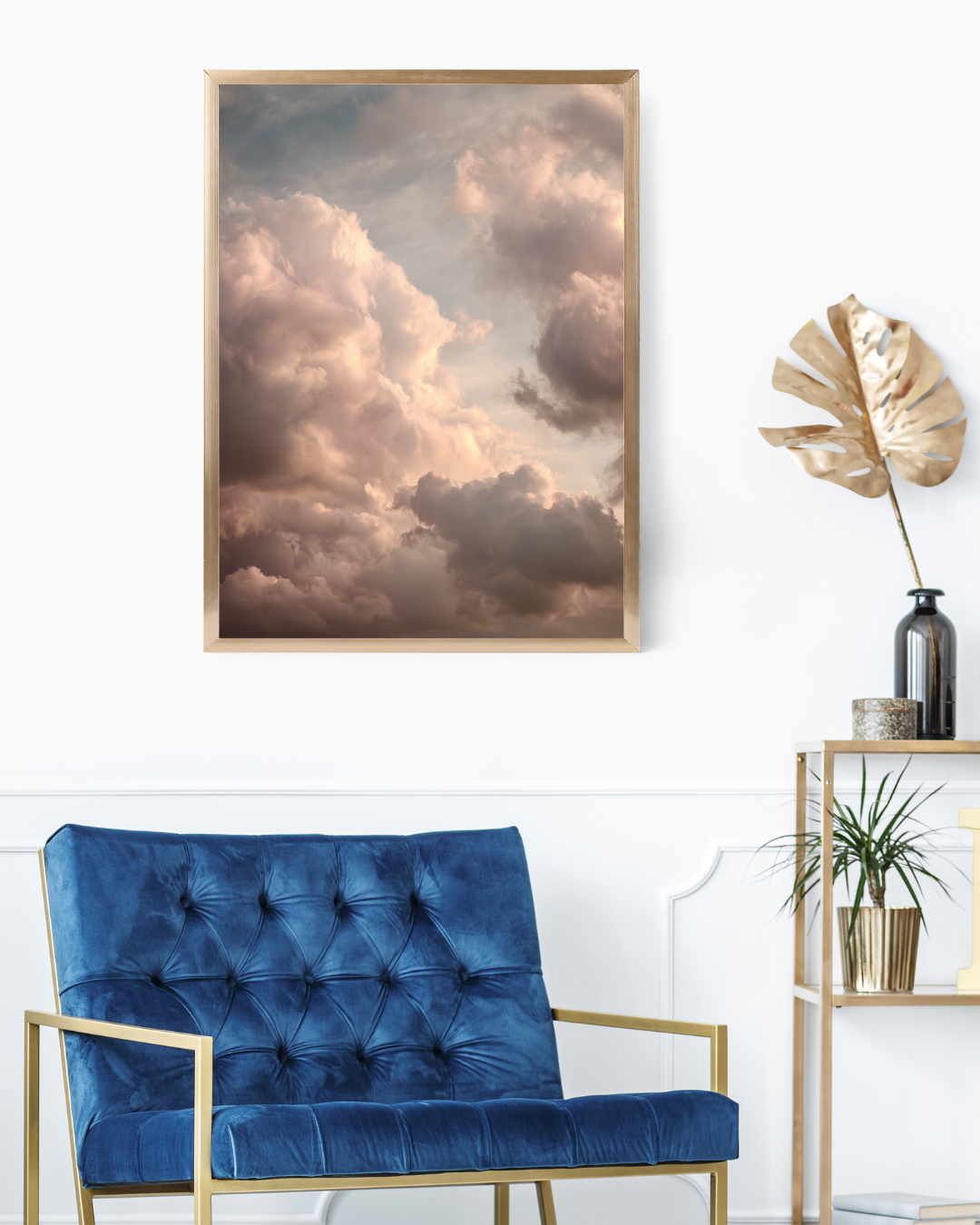 Vit och blå naturposter med moln- och himmelsmotiv från Nordanio, minimalistisk väggbild för modern inredning.