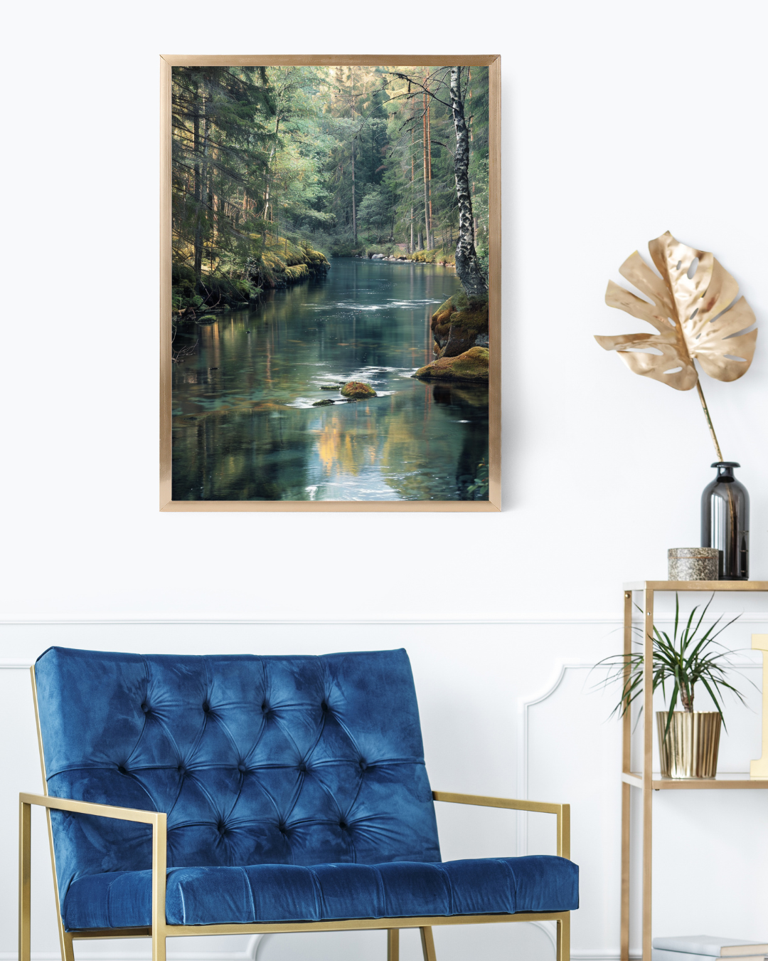 Väggposter med naturmotiv av skog, vit och blå färg, från Nordanio, i minimalistisk ram.