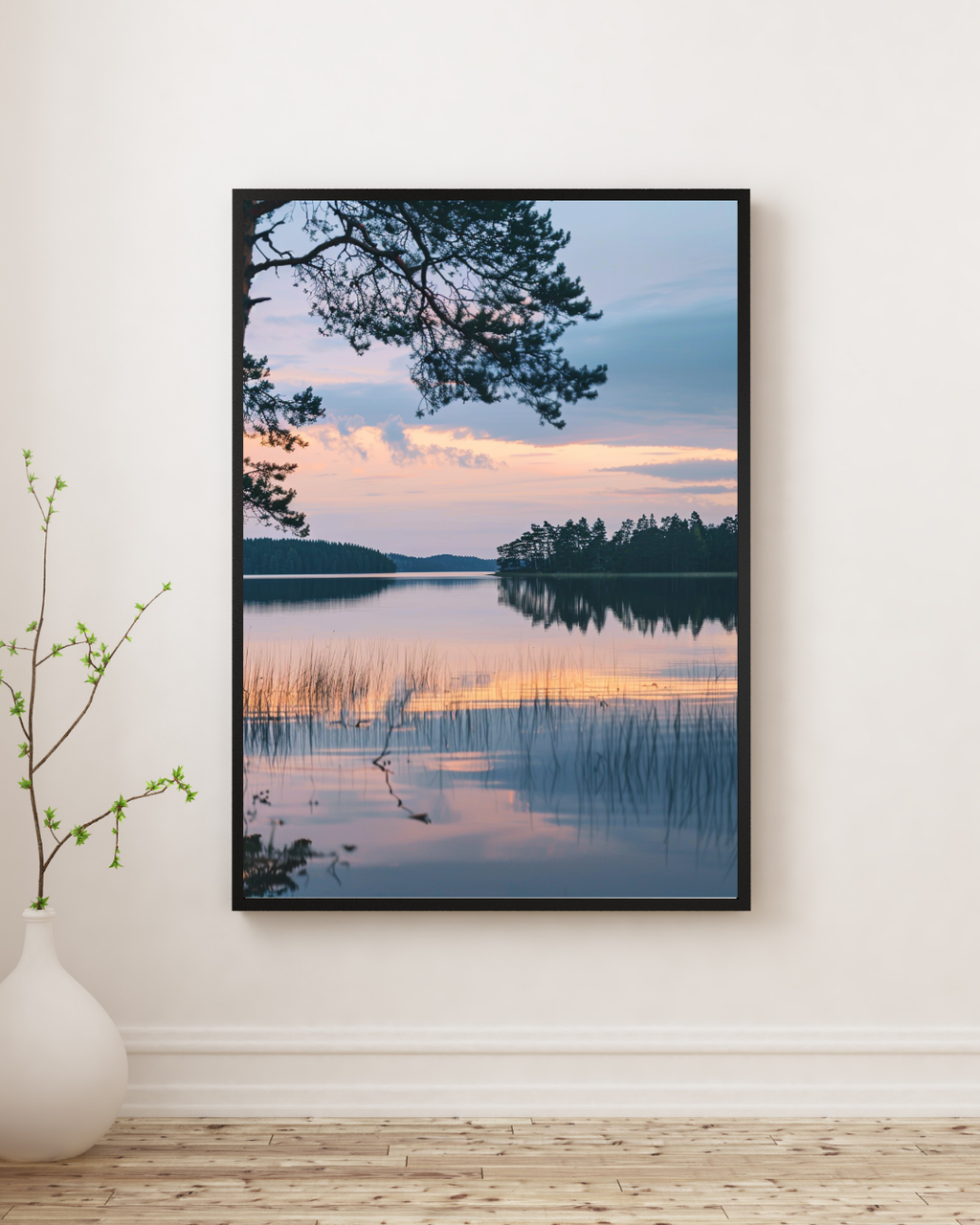 Väggposters med naturmotiv av sjö vid skymning, i vitt och krämfärgat minimalistiskt ramdesign från Nordanio.