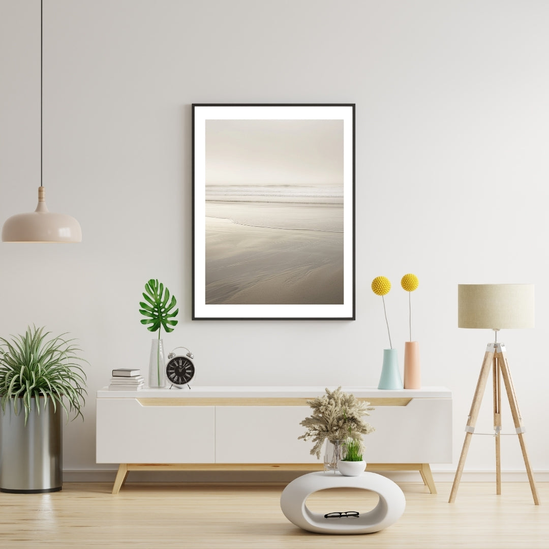 Vit och grå naturposter från Nordanio med minimalistisk design i en fotomockupram.